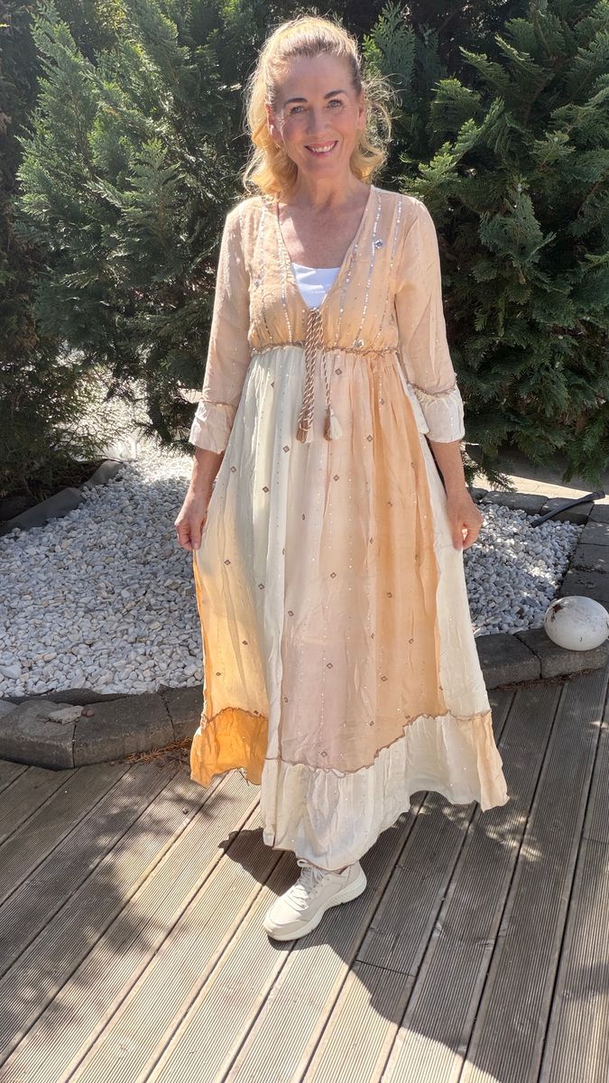 VICKY DRESS PEACH